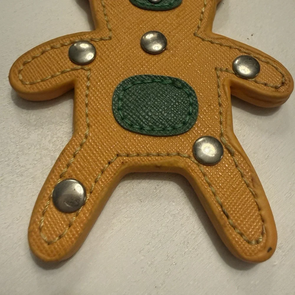 Flat Bear Luxury Key Chain/Bag Charm Preloved Metal‎ Features/Fittings 3
